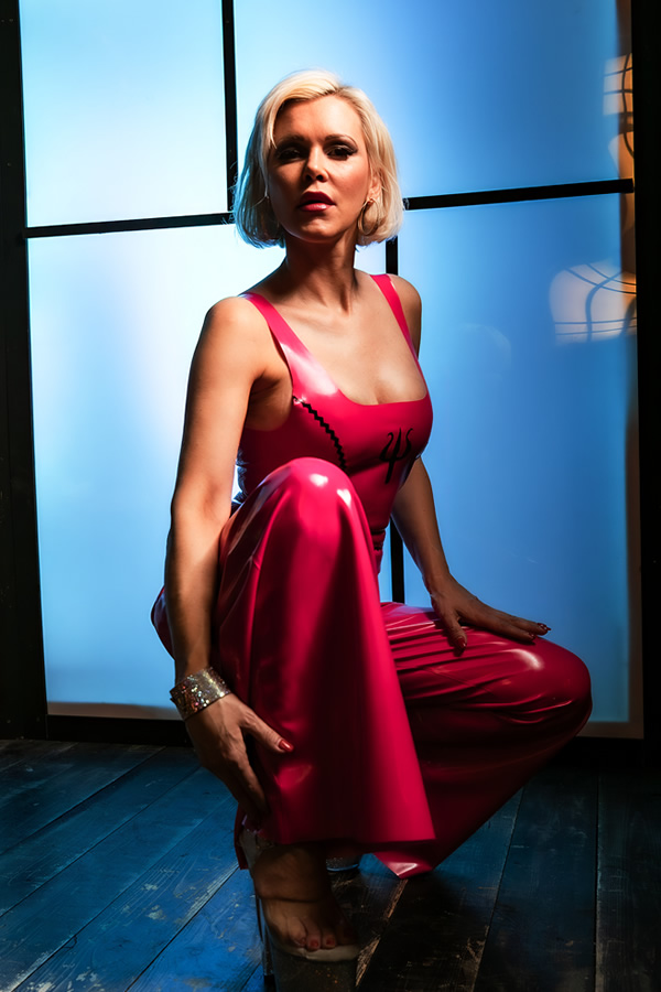 Gastlady Davina Dust – Bild 2